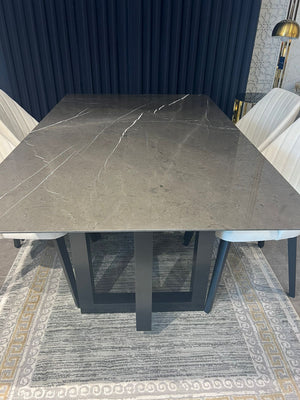 Gio dining table