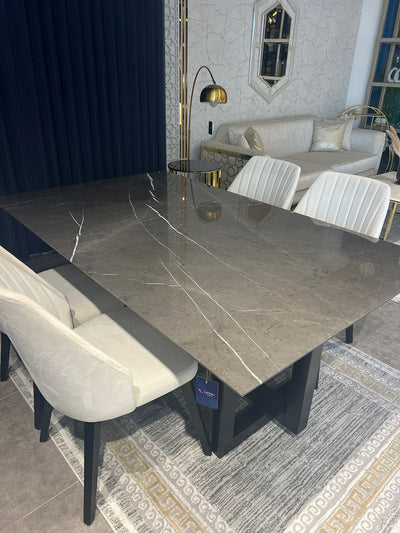 Gio dining table