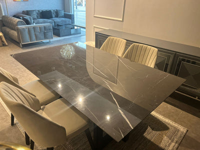Gio dining table